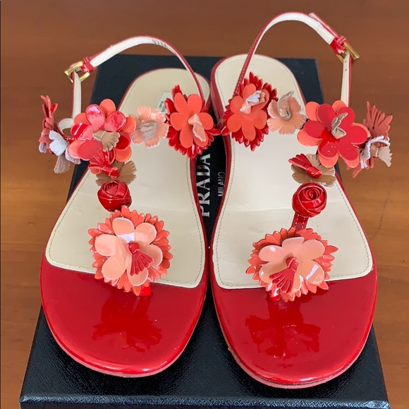 Prada - Picture 1 of 7